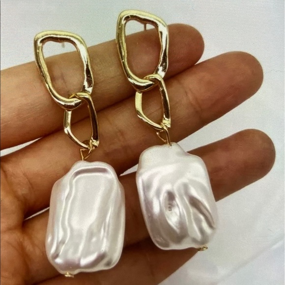 Big Baroque Imitation Pearl Earrings - Picture 5 of 6